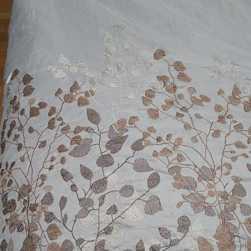 Elegant Embroidered Leaf Pattern Comforter,(1) Pillow, (2)Shams